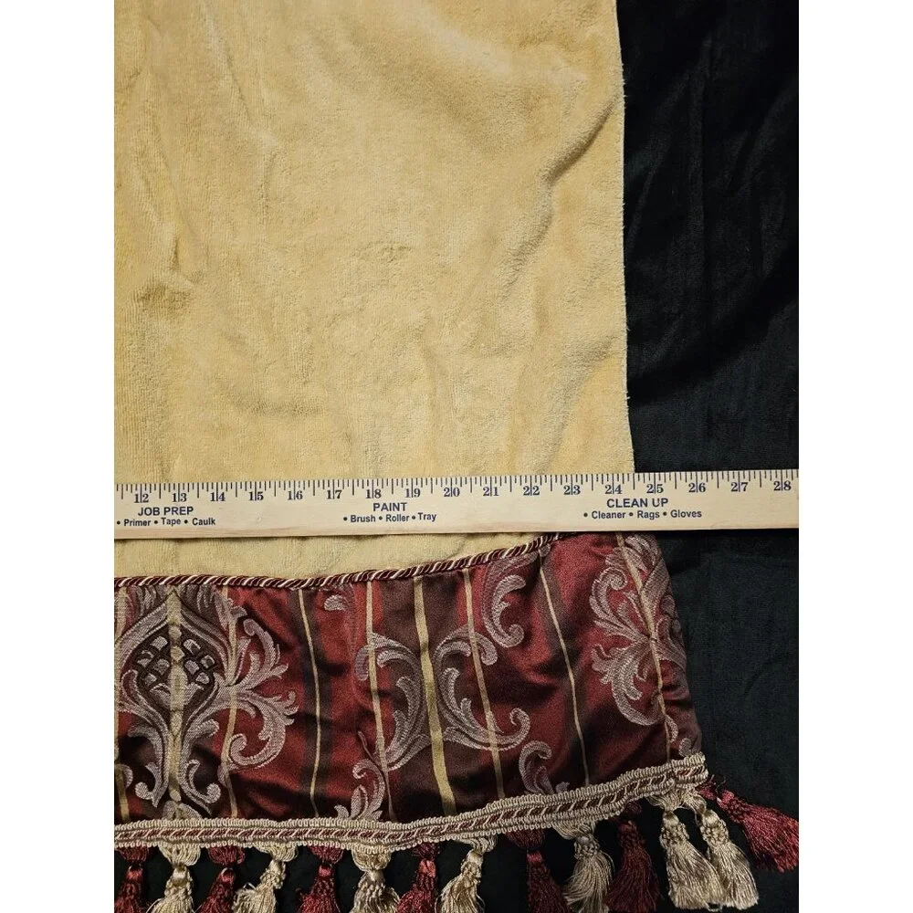 Croscill Elegant Burgundy And Gold Tasseled Bath Towel 48x25